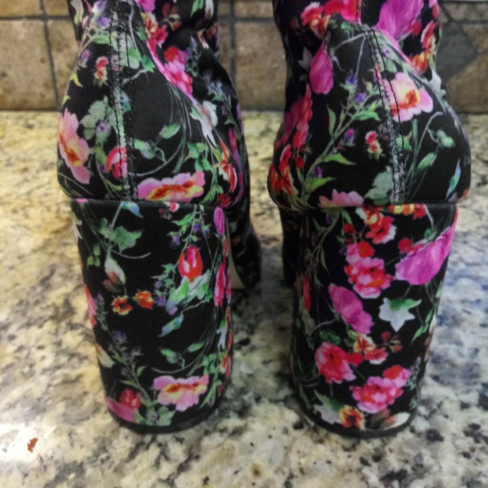 *SOLD*Steve Madden Lombard Pointy Toe Sock Bootie - Picture 10 of 11